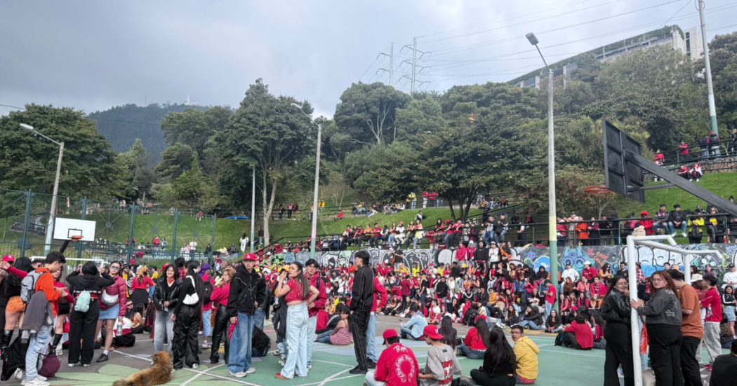 Foto de un grupo de personas en el parque La Concordia
