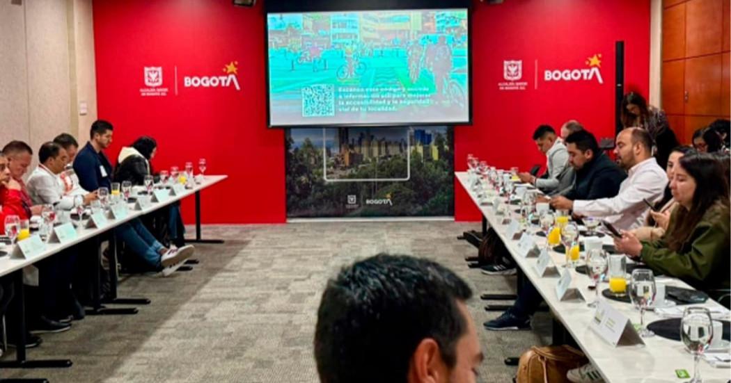 En la foto una reunión con la socialización de la campaña para reducir la siniestralidad en Bogotá