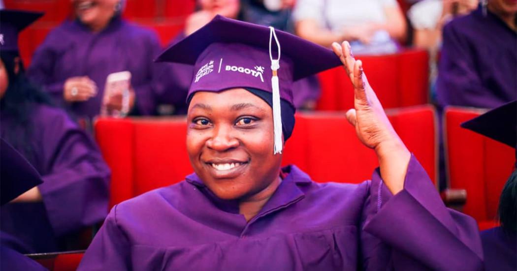 En la foto está Rosa en su graduación