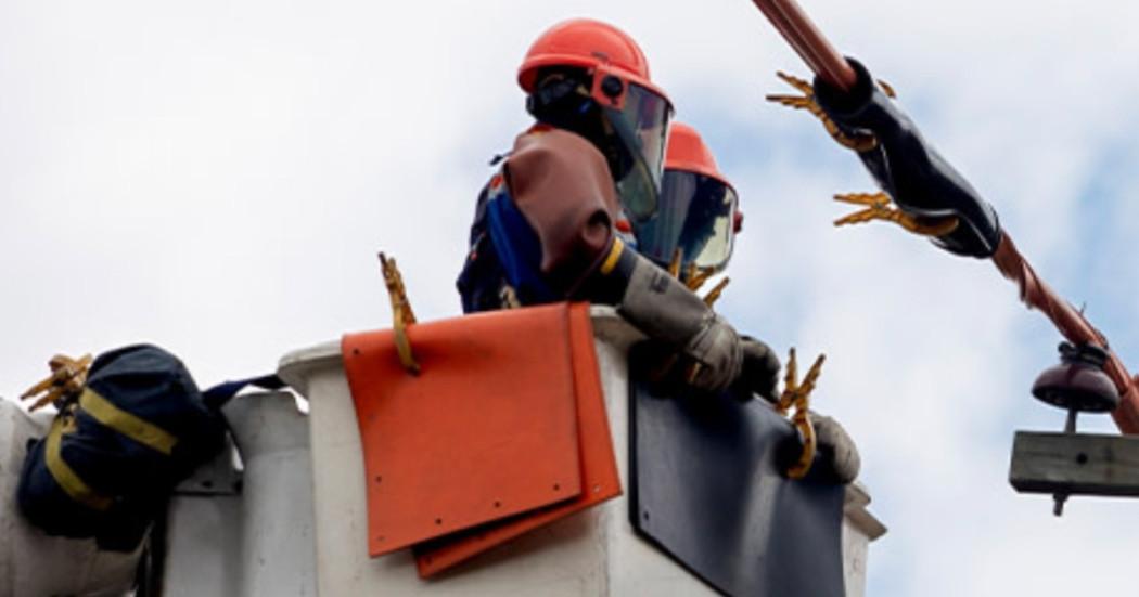 Foto que muestra trabajadores de Enel Colombia