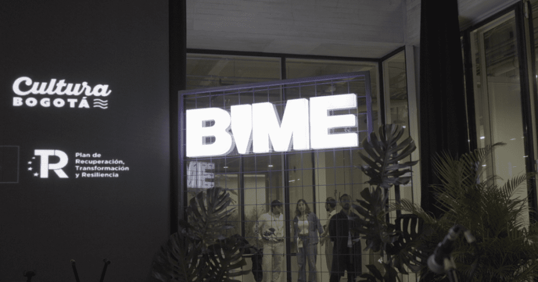 Imagen de fondo gris con letras en blanco donde se lee BIME