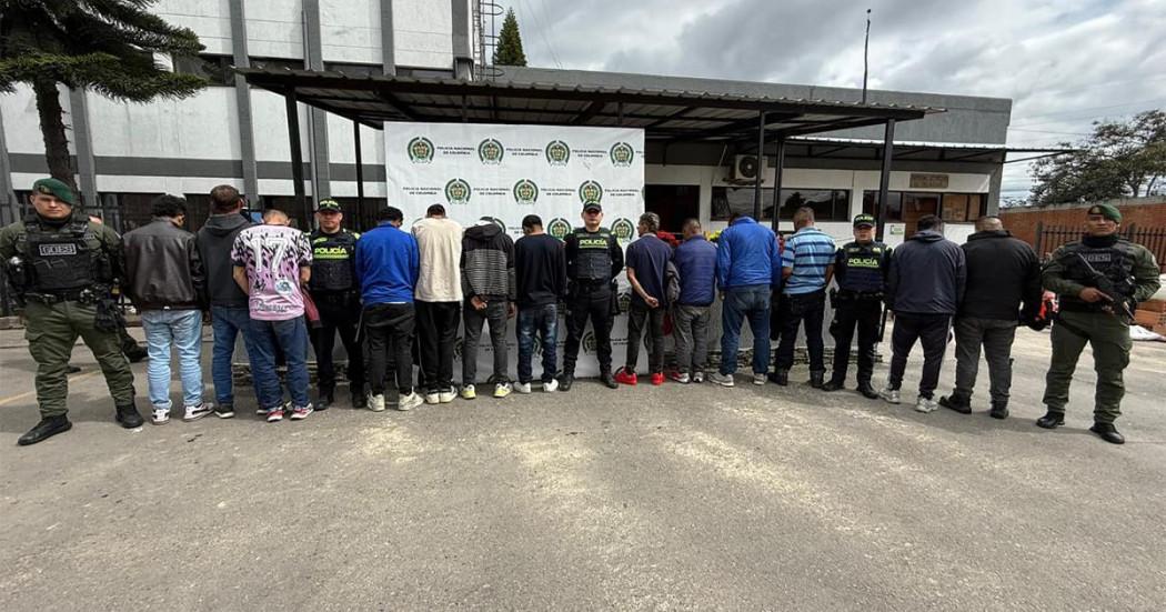 En la foto los capturados de bodega textil 