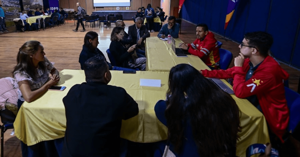 Imagen de mesa de trabajo con las Ligas deportivas