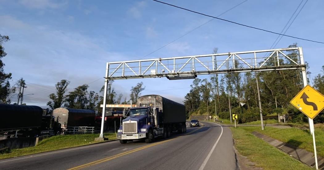 En la foto un camión en la vía Villavicencio- Bogotá 