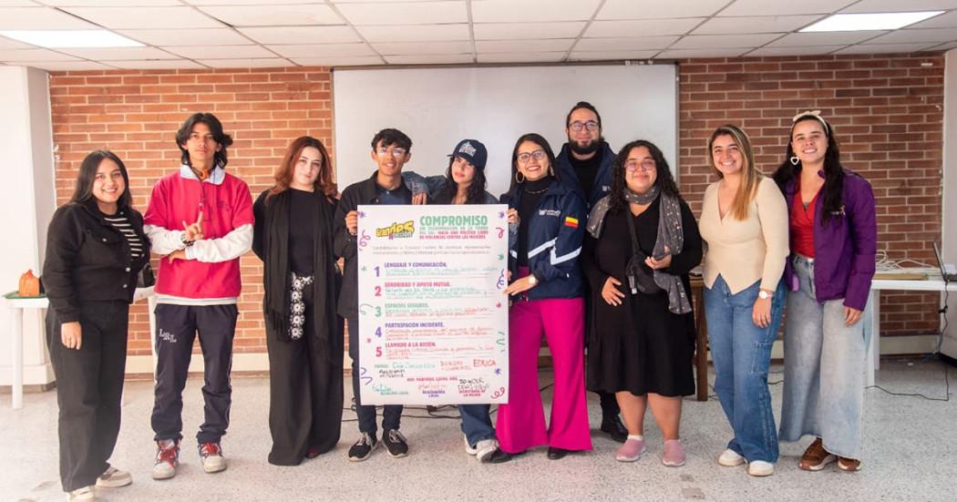 En la foto jóvenes de la localidad de Engativá