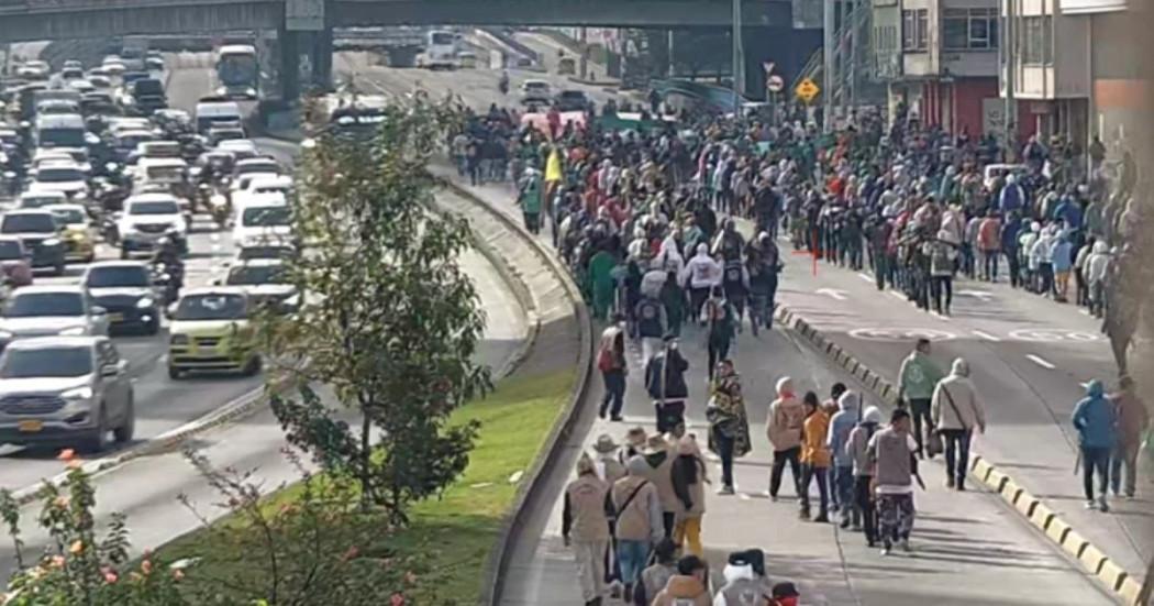 Foto de manifestación en una vía de Bogotá