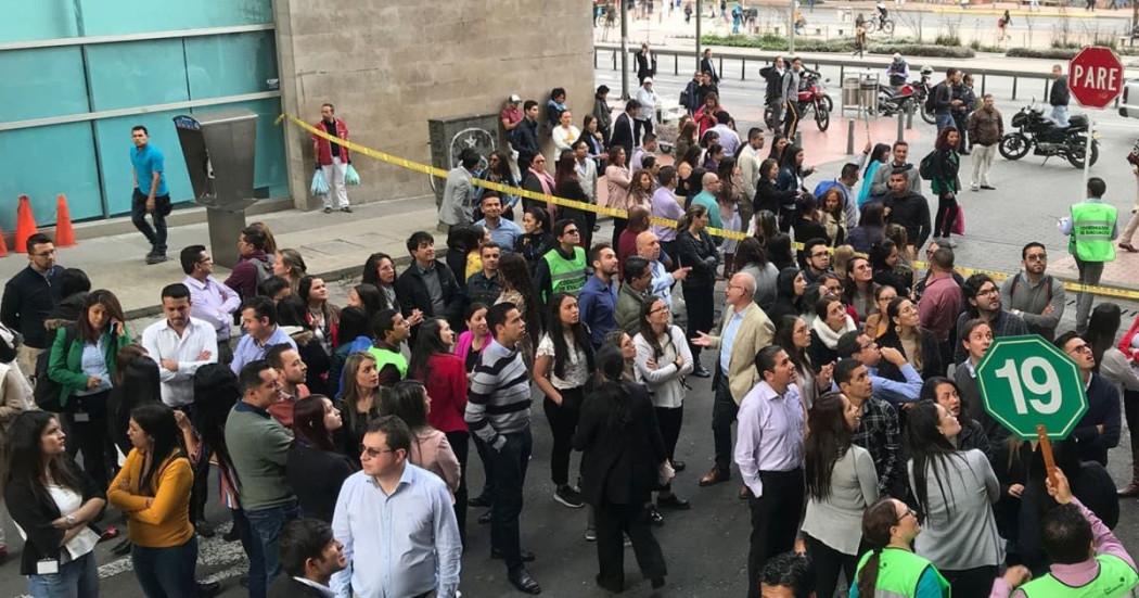 Foto de personas que participaron en el Simulacro Distrital