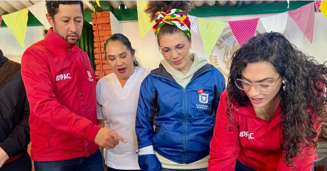 Funcionarios del IDPAC con la ciudadanía
