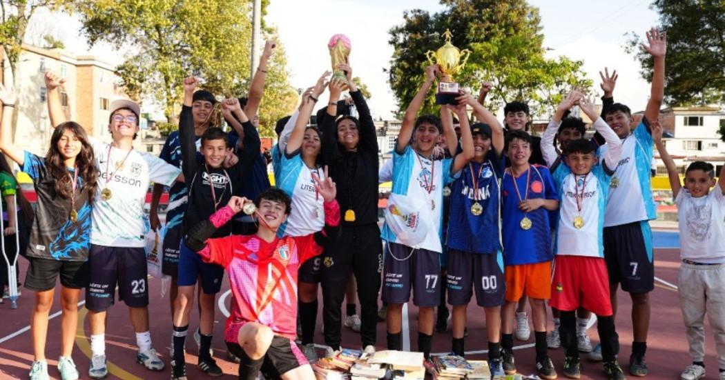 Imagen de equipo de fúbol Libro Copa edición 2024 Kennedy