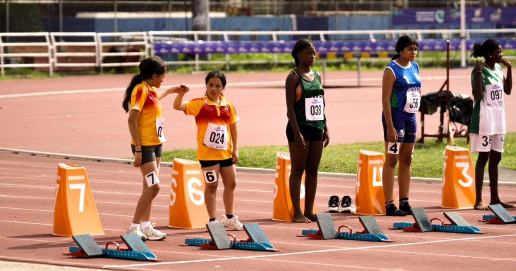 Imagen de atletas de Bogotá a punto de iniciar una carrera