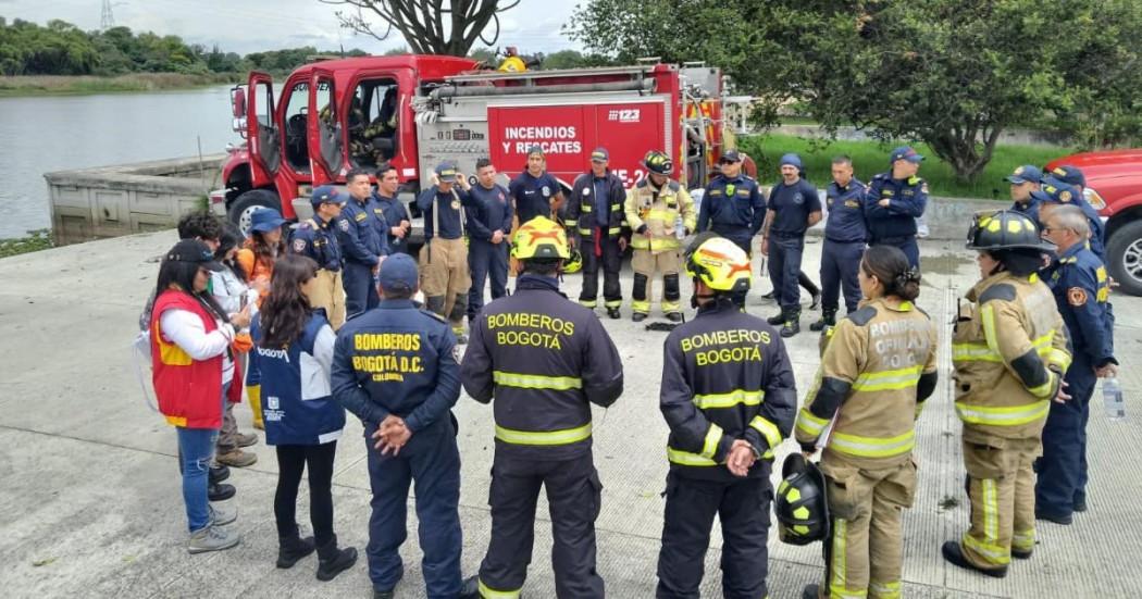 Foto de personas de entidades de gestión del riesgo de Bogotá, como lo es Bomberos
