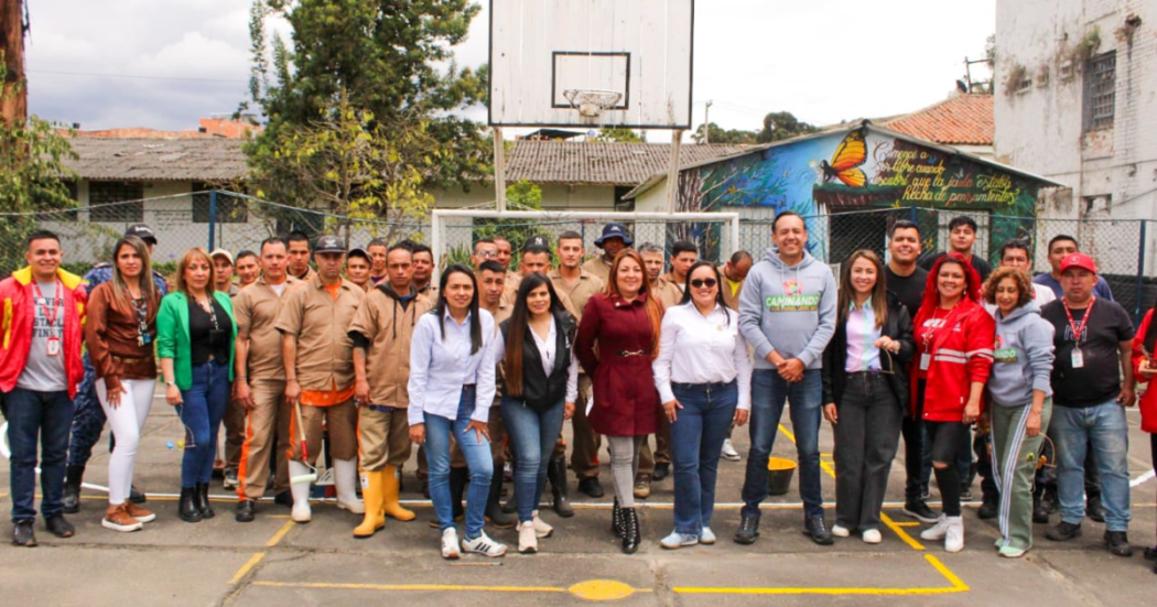 Imagen de un grupo de personas en La Picota