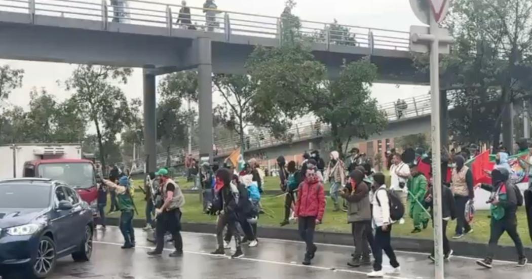 Foto de personas en una manifestación en Bogotá