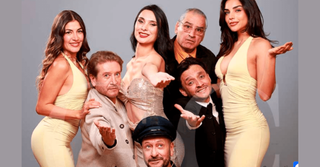 Imagen de los personajes de la obra quienes miran de frente y extienden una de sus manos hacia adelante.