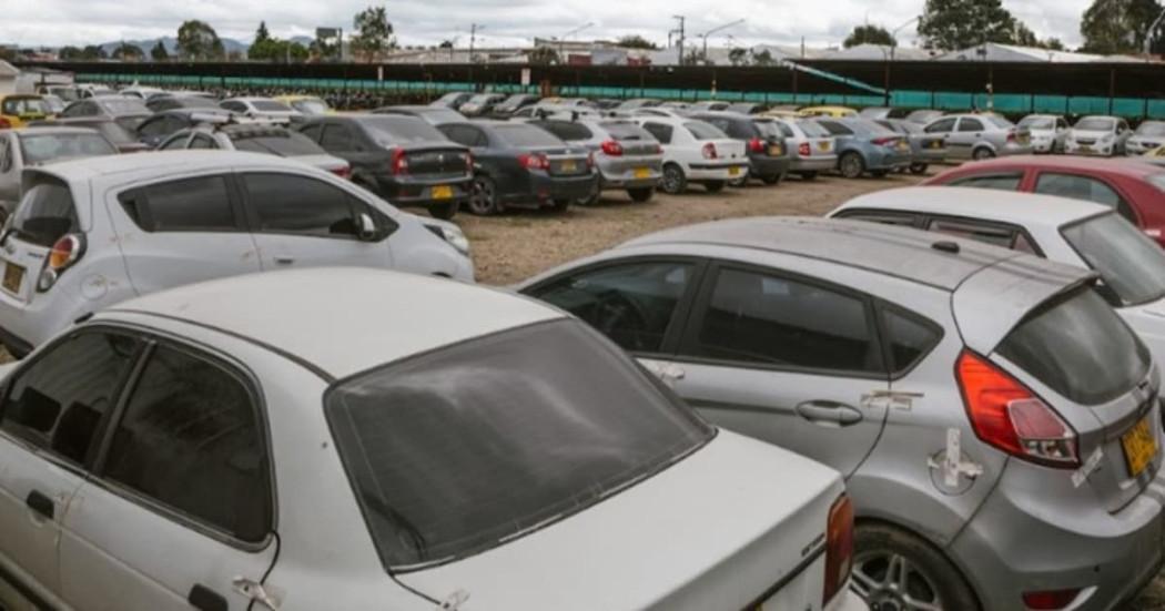 Foto de distintos vehículos en patios Bogotá