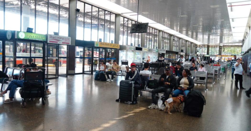 Foto de una sala de espera de una de las sede de Terminal de Bogotá.