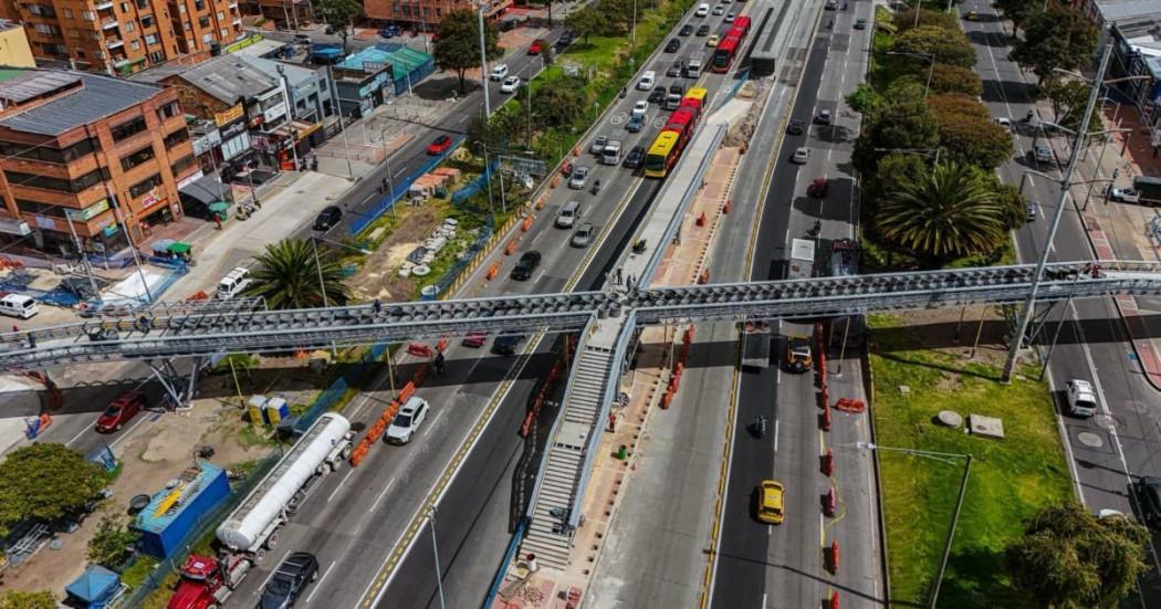 Foto del puente peatonal de la calle 150 con autopista Norte