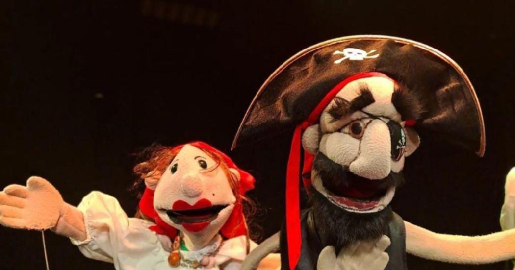 Imagen de dos títeres del arte de la imaginación