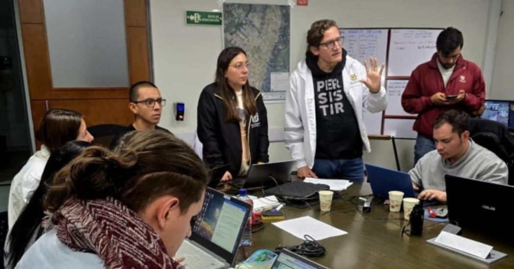 En la foto el secretario de Gobierno, Gustavo Quintero hablando con el comité SUGA