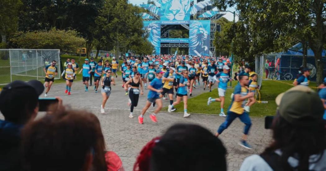 Foto de participantes de la carrera atlética 'CorreMiTierra' que dejará $ 17 mil millones a Bogotá durante la edición 2025