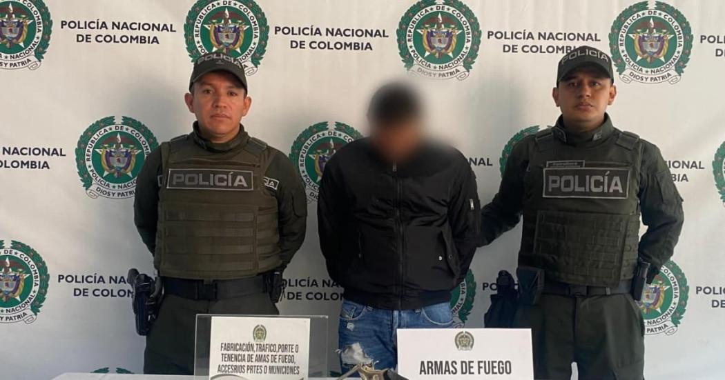 Foto de la captura de alias ‘Caquetá’ que alquilaba armas para cometer robos en Bogotá.