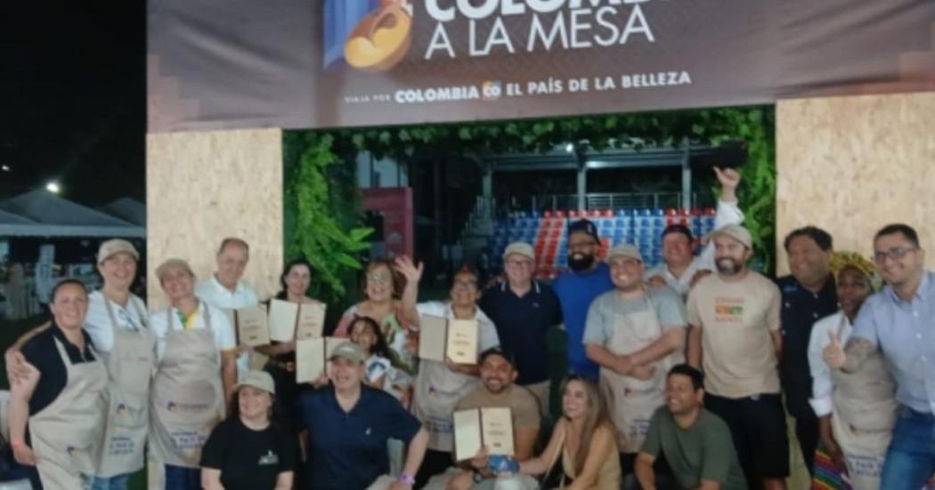 Foto de las cocineras de Plazas Distritales de Mercado de Bogotá en cumbre CELAC 2025