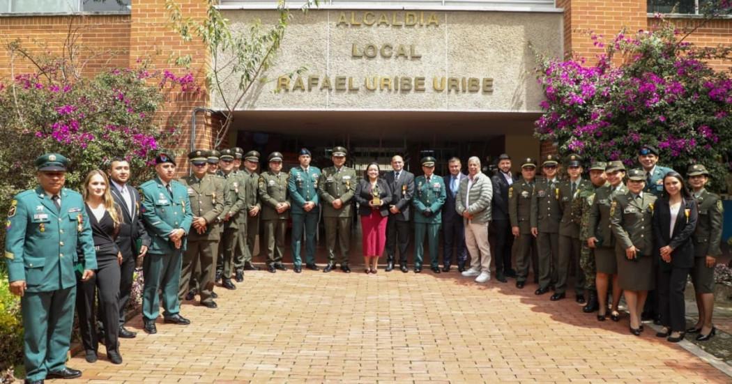 Foto de la condecoración a 40 integrantes de Fuerza Pública por aportes seguridad en el sur de Bogotá
