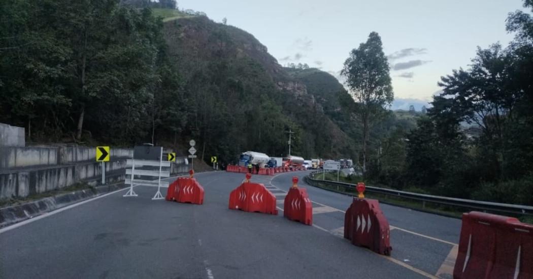 Vehículos de carga y particulares circulando por la Vía al Llano.