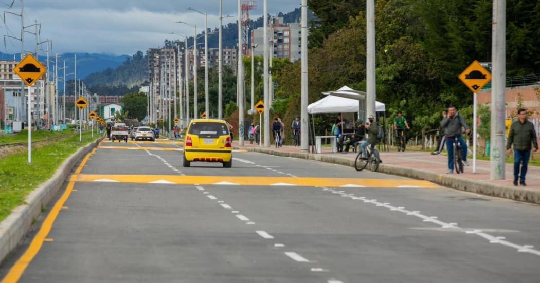 Foto de vehículos transitando por el costado oriental de la avenida Novena calles 170 y 183 en Usaquén.
