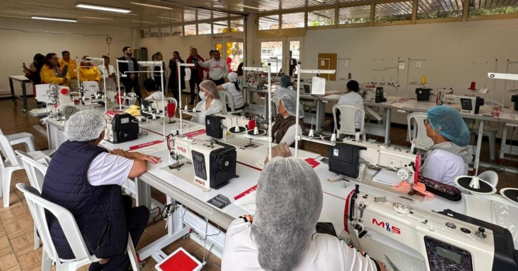 Foto de las nueva máquinas de confección entregadas al Centro de Desarrollo Comunitario La Victoria.
