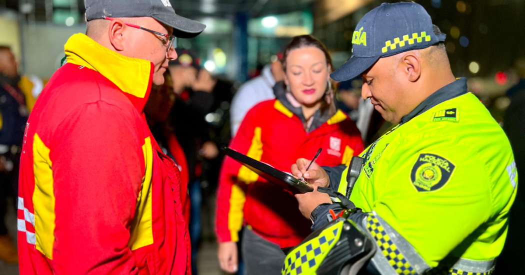 Foto de policías en un operativo en Bogotá