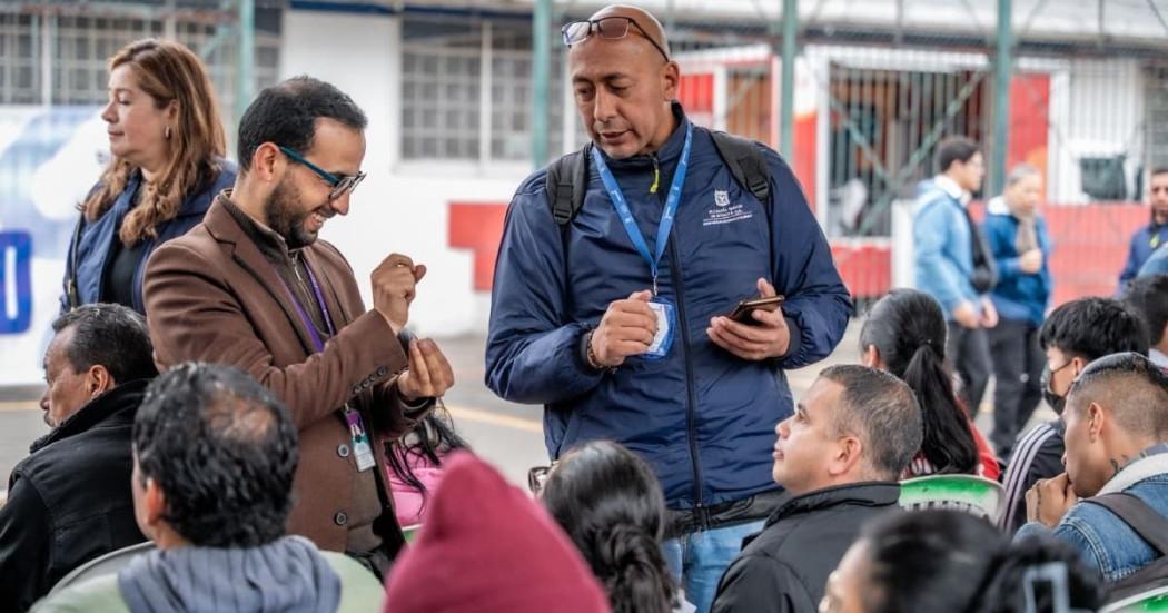 Foto bogotanos y bogotanas participando en una de Ferias de Empleo en Bogotá.