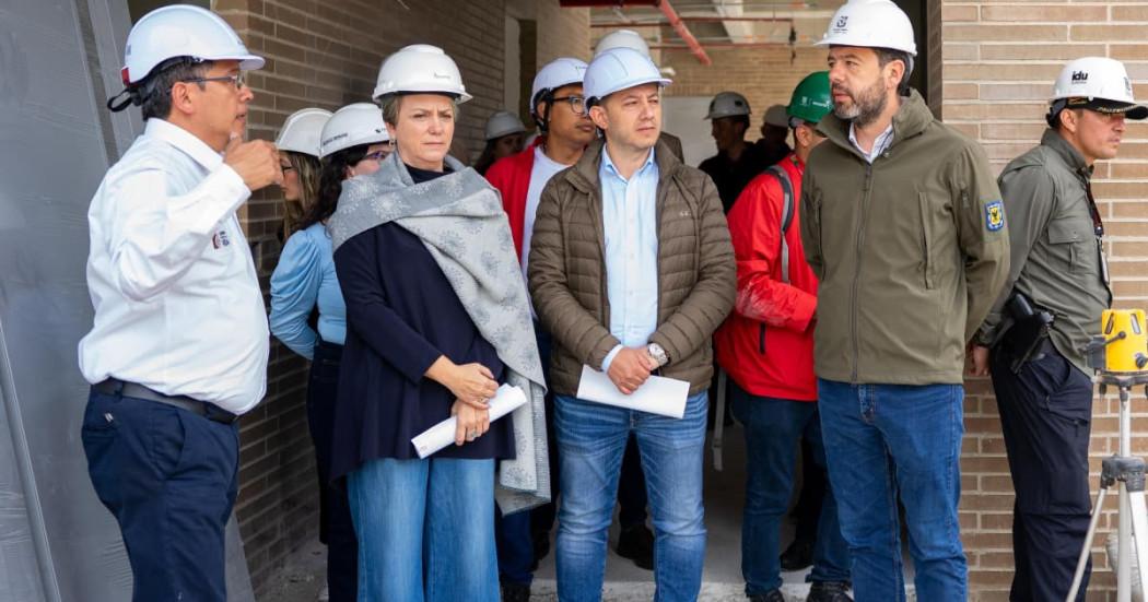 El alcalde mayor Carlos Fernando Galán junto con la secretaria de Educación del Distrito Isabel Segovia, realizaron una visita de obra al Colegio Teresa Tanco Cordovez – Porvenir II
