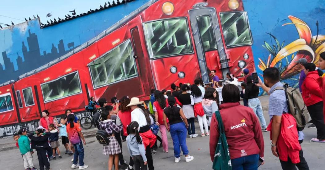 En la foto personas que asisten a un evento organizado en ese lugar 