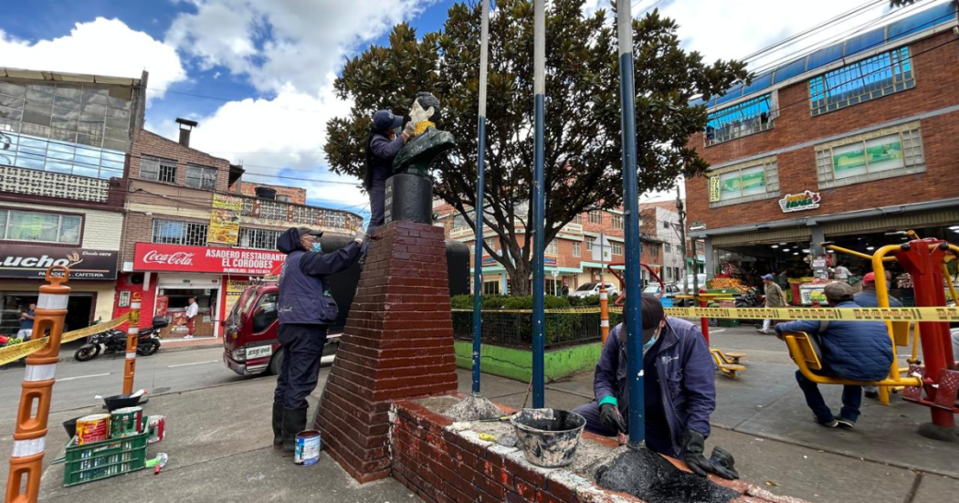 Foto de funcionarios del Distrito en operativo de limpieza