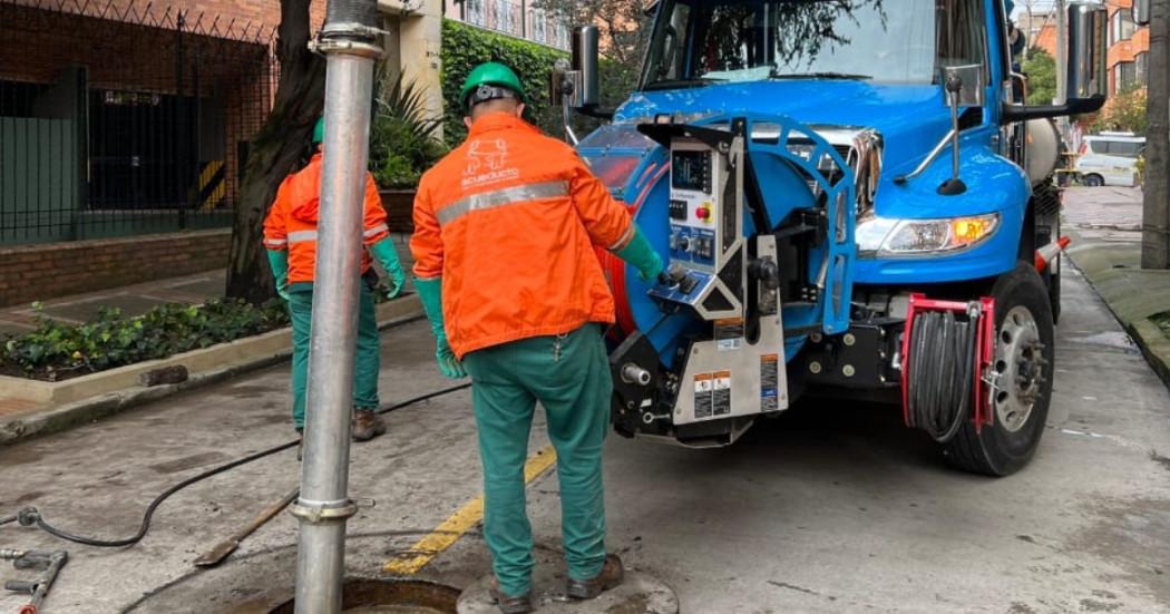 Foto que muestra trabajadores del Acueducto de Bogotá 