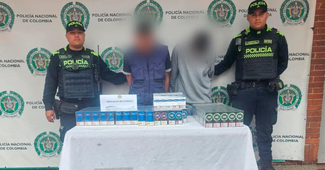 En la foto dos capturados por hurto de cigarrillos en Bogotá