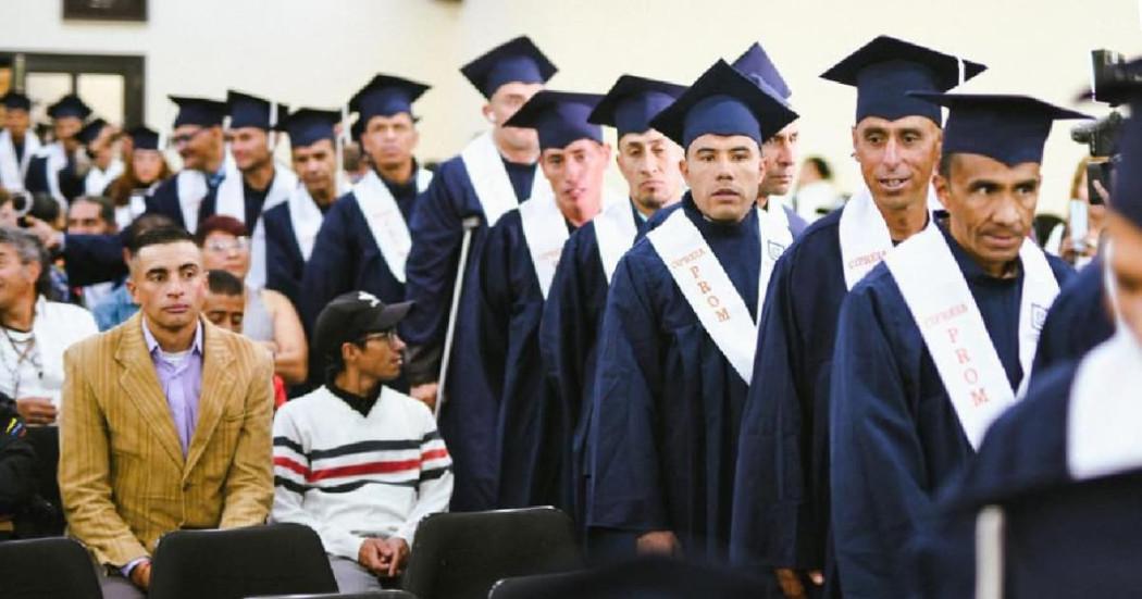Graduación de ciudadanas y ciudadanos habitantes y ex habitantes de calle