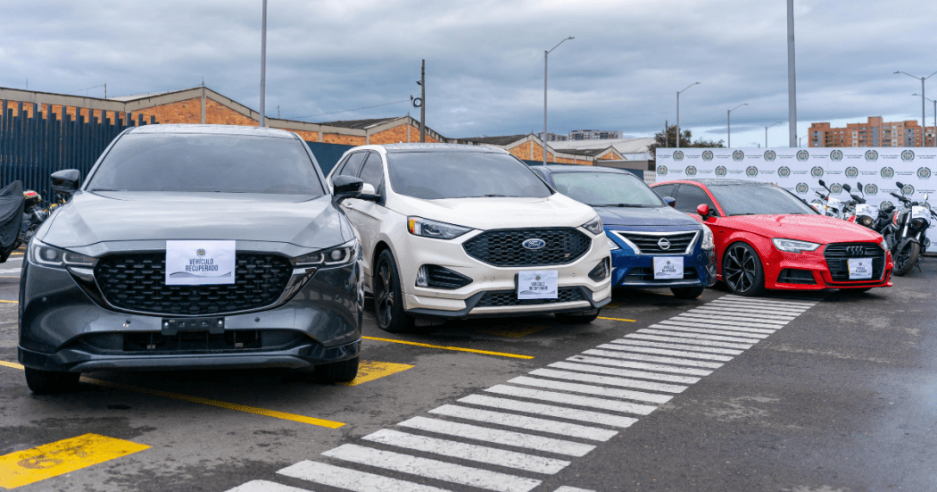 Imagen de varios vehículos recuperados por la Policía Metropolitana de Bogotá.