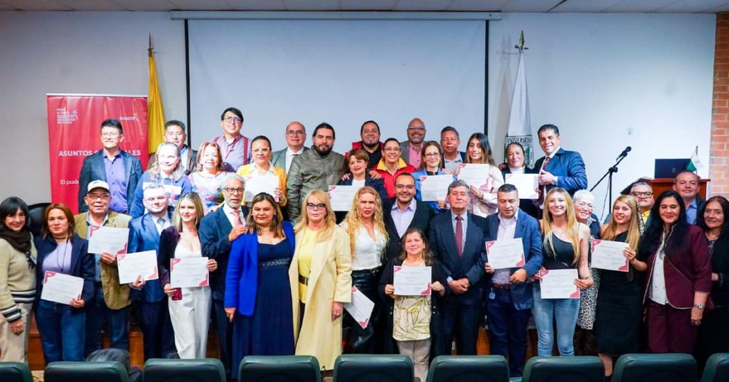 En la foto aparecen todos los miembros del Consejo Distrital de Propiedad Horizontal