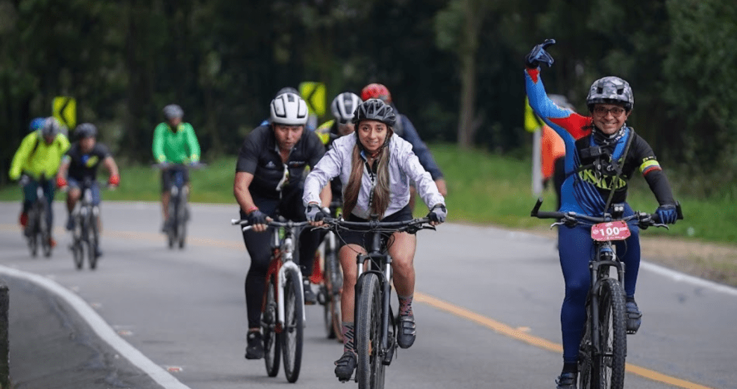 Imagen de deportistas en travesía MTB