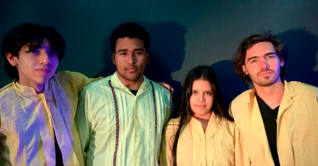 Imagen de los estudiantes de la Universidad Javeriana que actuan en el Ensamble.