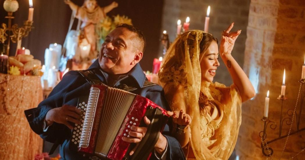 Captura de imagen Videoclip “Sin Medir Distancias” Juliana Velásquez junto a El Cocha Molina