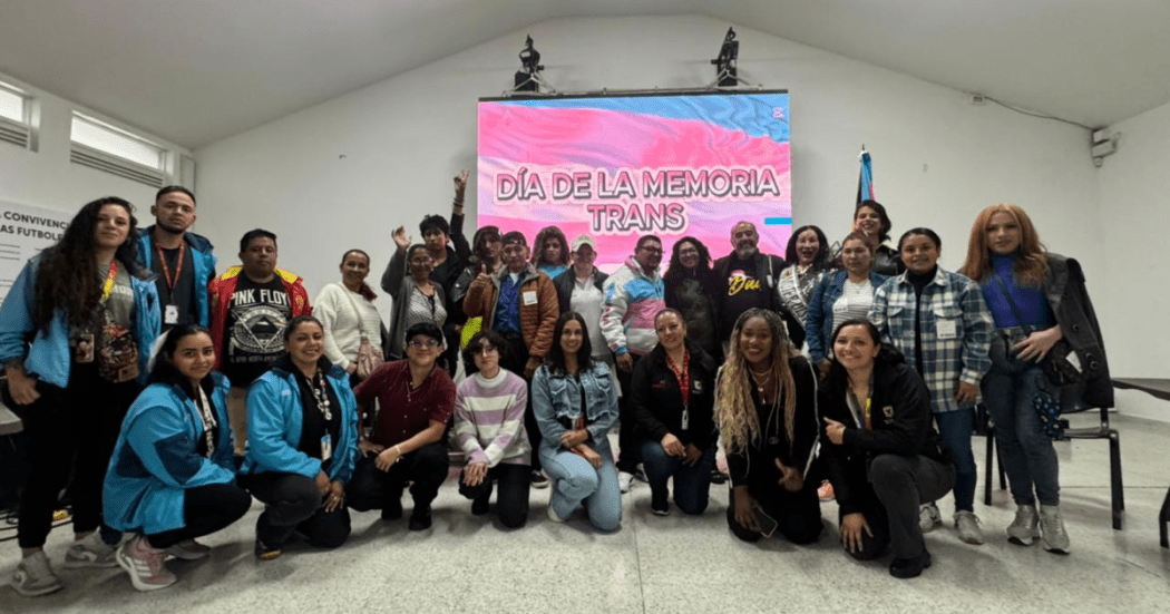 Imagen de varias personas posando para la foto