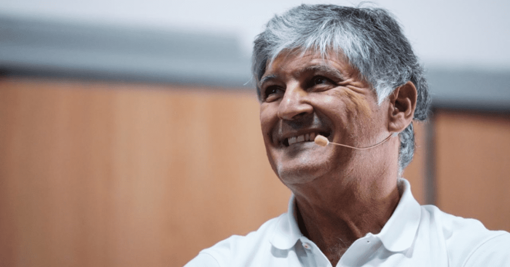 Imagen de primer plano de Toni Nadal en conferencia 