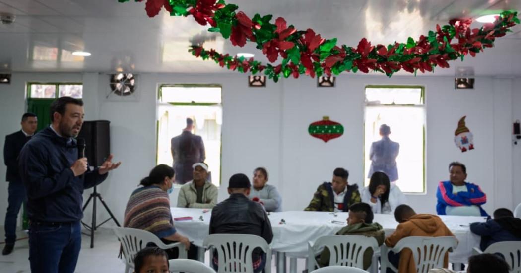 Foro del alcalde Galán durante el almuerzo de fin de año con víctimas del conflicto en Bogotá.