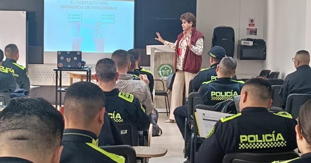 Bogotá capacitó a Policías en resolución de conflictos y mediación comunitaria