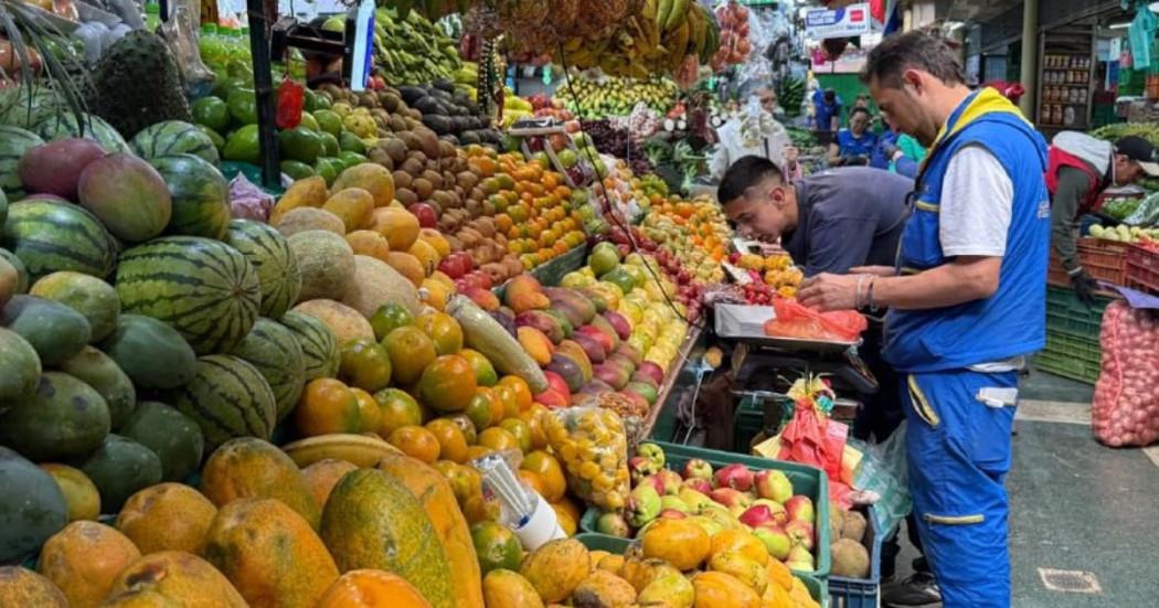 Foto de comerciantes en las Plazas Distritales de Mercado de Bogotá.