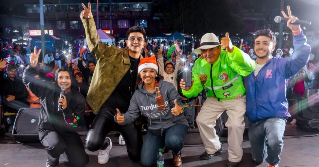 Foto de los asistentes al Conciertos de Navidad 2025 en Bogotá en el barrio Venecia con la emisora La Kalle.