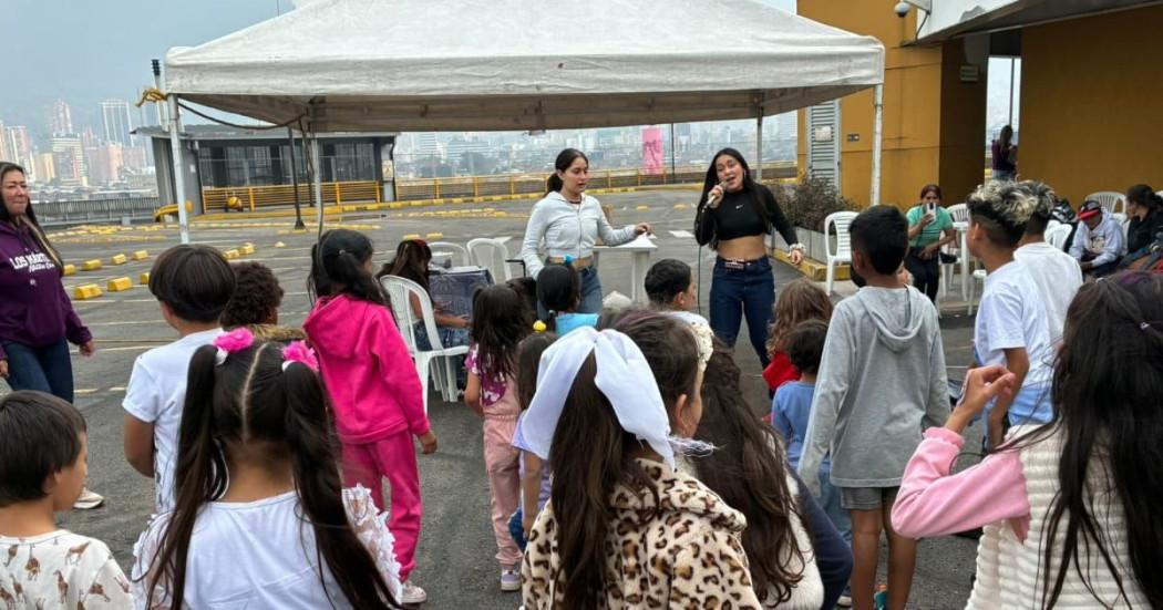 Navidad Bogotá fueron entregados 150 regalos a niños en Los Mártires